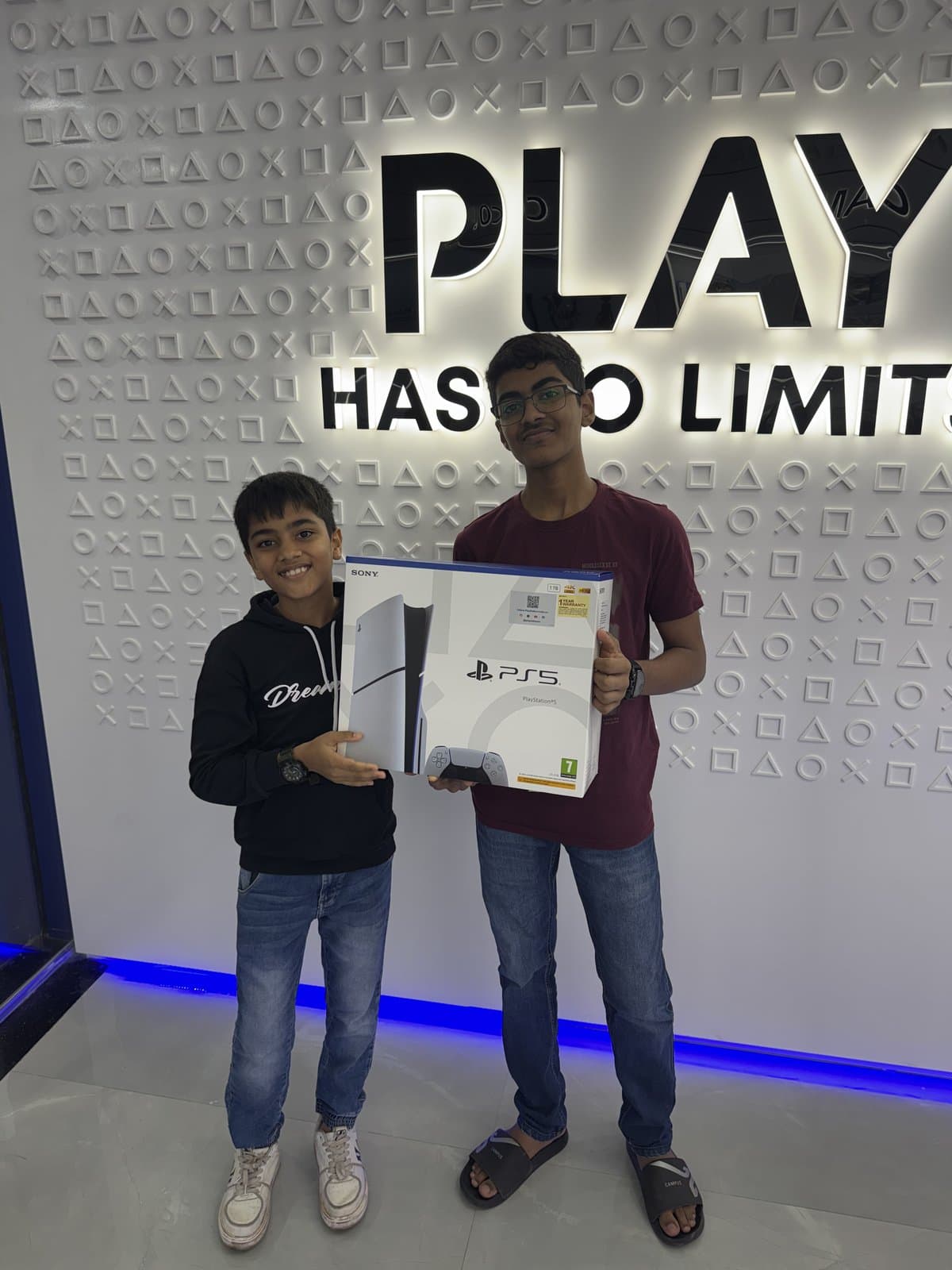 Aarav & Vihaan unboxed their PS5 together